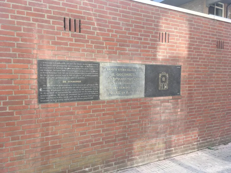 Triptiek ter herinnering aan de voormalige synagoge van Schiedam