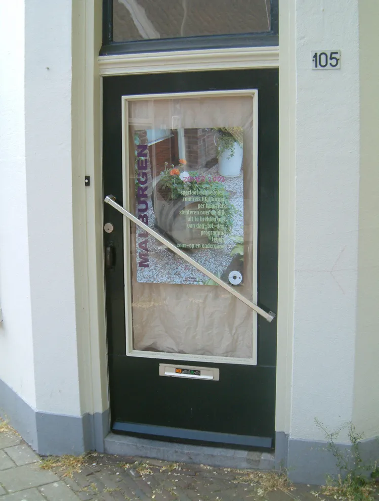 Affiche Malburgen op winkeldeur